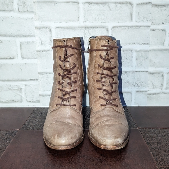 Frye Courtney Tan Brown Antique Style Lace Up Boots size 7 - Picture 5 of 14